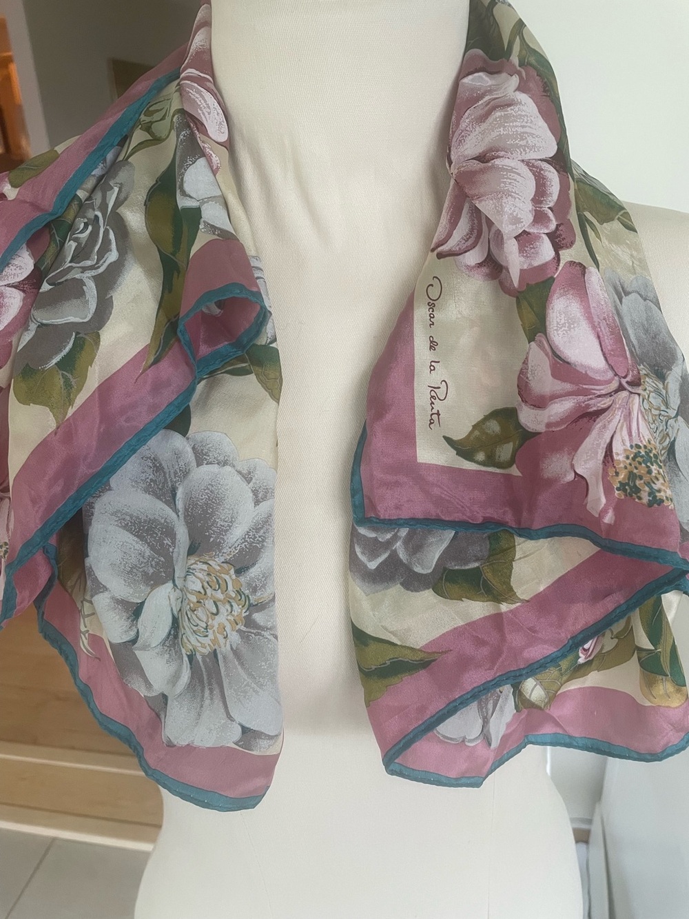 Oscar de la Renta silk scarf with a Floral Pattern of Dusty Pink& Blue Vintage